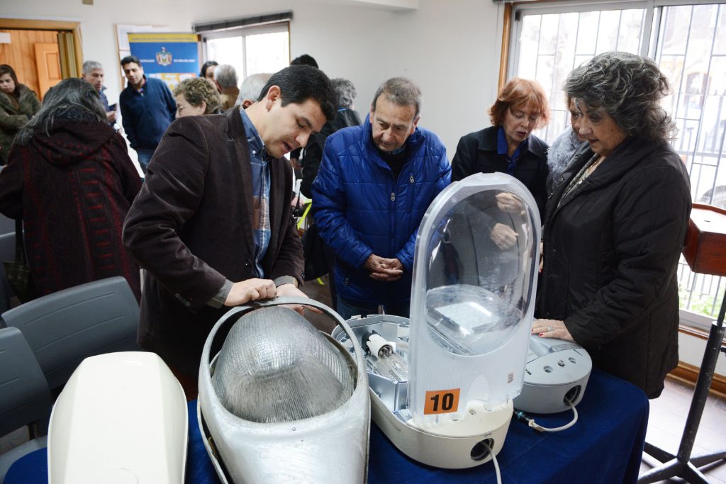 Imagen principal: 14 empresas realizaron visita para postular  al recambio de luminarias de población Vergara en Viña del Mar