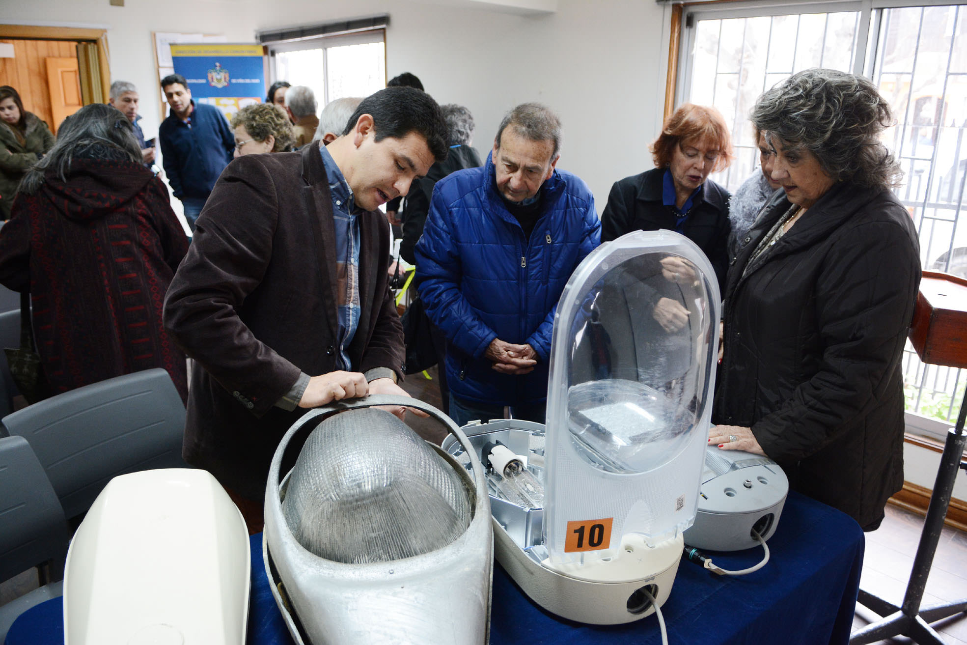 14 empresas realizaron visita para postular  al recambio de luminarias de población Vergara en Viña del Mar