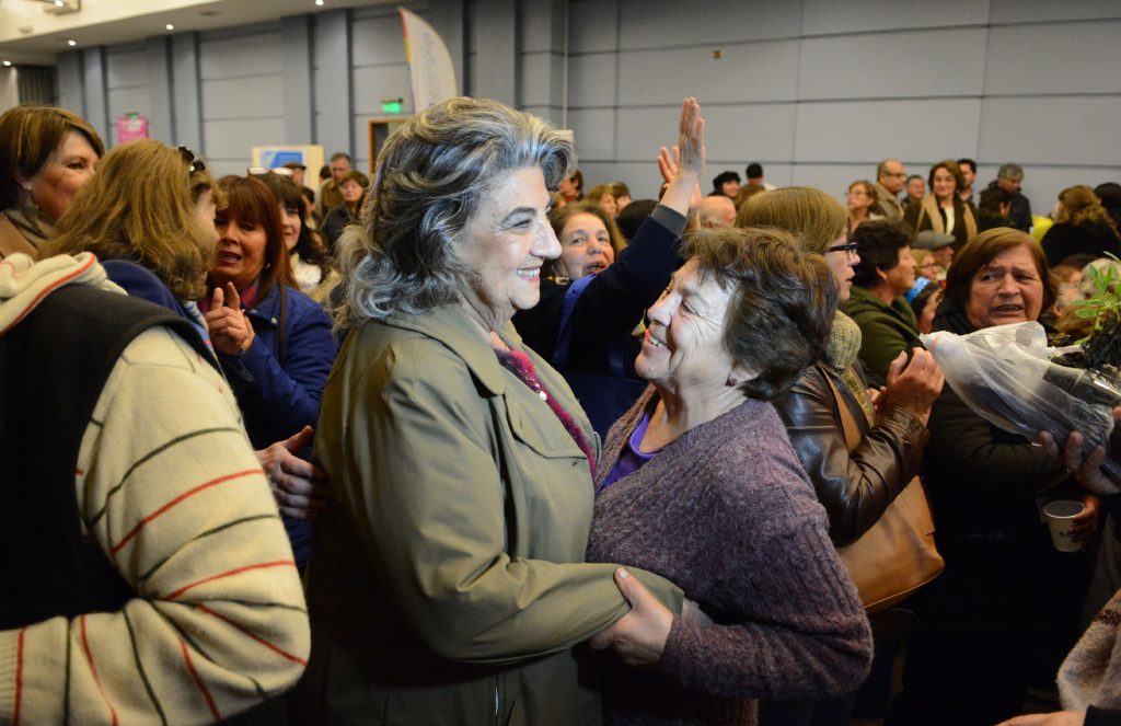 Imagen principal: Con muestra de servicios y programas, municipio de Viña del Mar potencia red de apoyo para los  adultos mayores