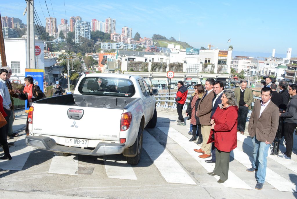 Imagen principal: Apertura de nueva vialidad que permitirá descongestionar  transitado sector de Reñaca encabezó alcaldesa Virginia Reginato