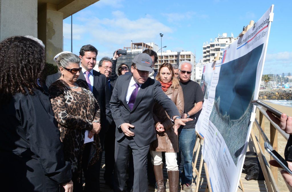 Imagen principal: Estudios que ejecuta el MOP para minimizar efectos de marejadas fue valorado por alcaldesa Virginia Reginato