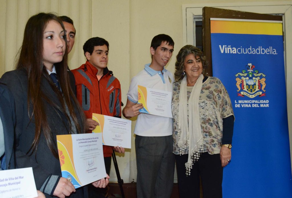 Imagen principal: 172 estudiantes viñamarinos son beneficiados con beca Presidente de la República