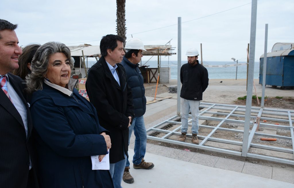 Imagen principal: Instalación de módulos para Plaza de los Artesanos  inspeccionó alcaldesa Virginia Reginato