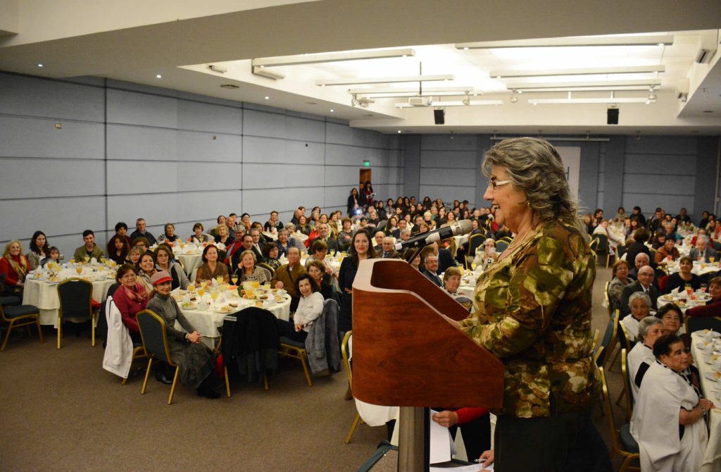 Imagen principal: A la flamante Reina del Adulto Mayor 2016, coronó alcaldesa Virginia Reginato