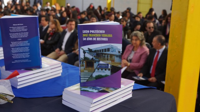 Con libro rinden homenaje al Liceo politécnico José Francisco Vergara de Gómez Carreño, próximo  a cumplir 50 años