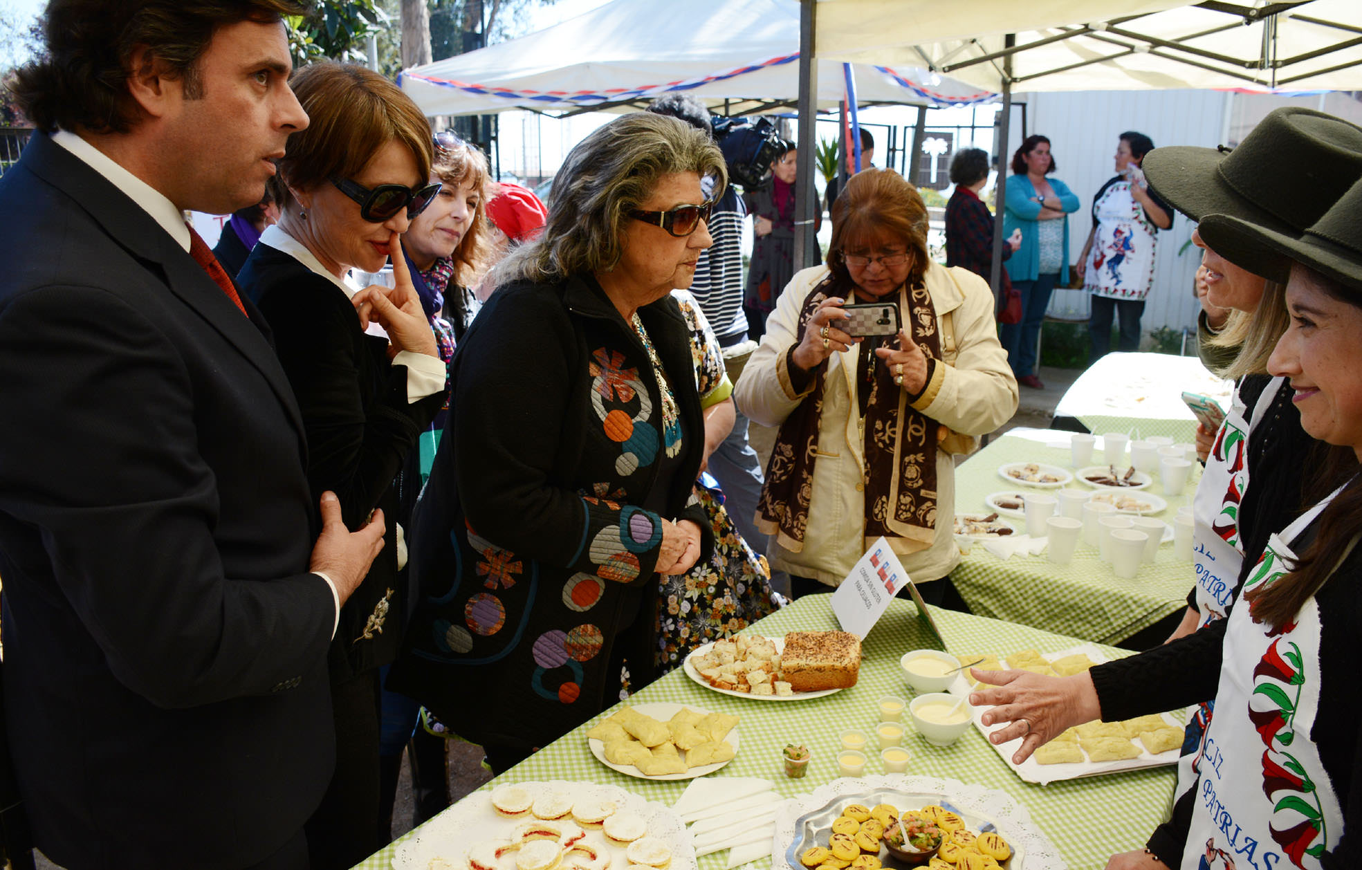 Emprendedoras de Viña del Mar se lucen en muestra gastronómica que fue visitada por alcaldesa Virginia Reginato