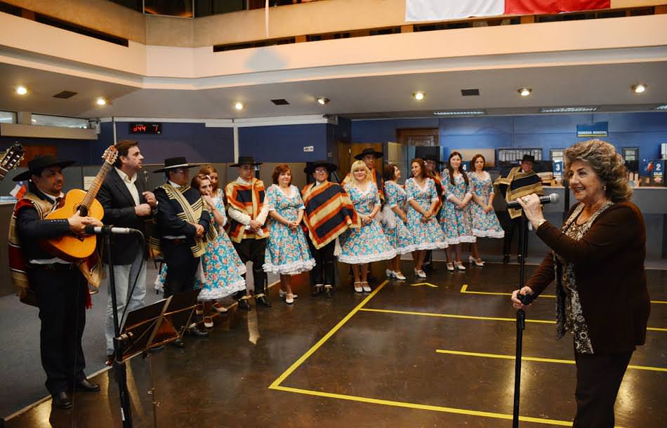Celebraciones de Fiestas Patrias en Viña del Mar parten con tradicional esquinazo y caravana folclórica
