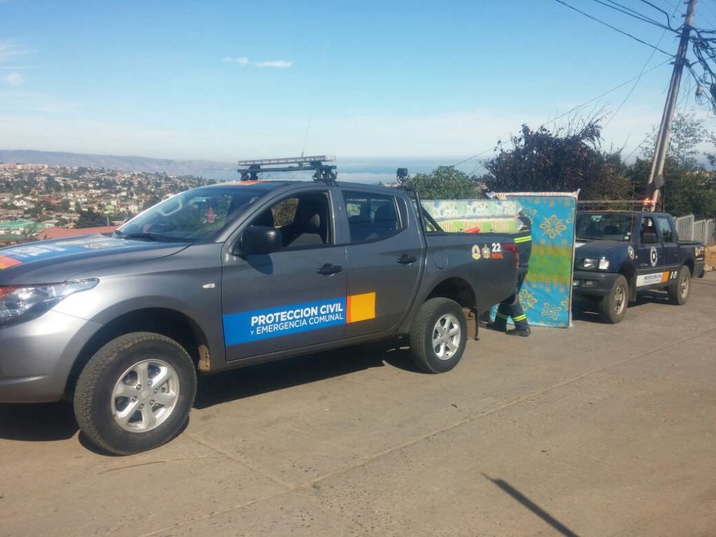 Imagen principal: Municipio de Viña del Mar brindó ayuda social a afectados por incendio en Santa Julia