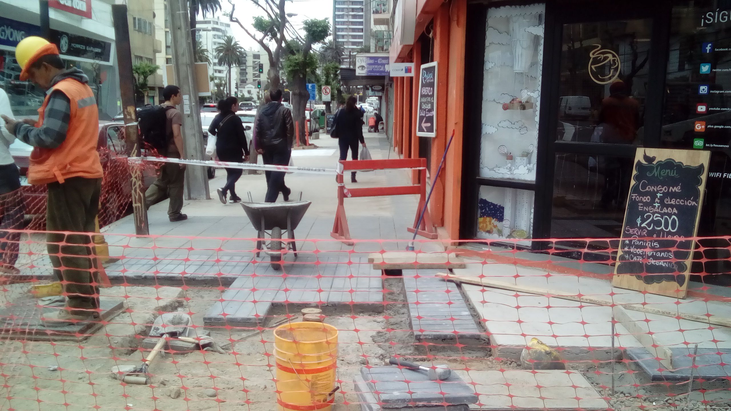 Reposición de aceras en calle Ecuador presenta 70% de avance informó municipio de Viña del Mar