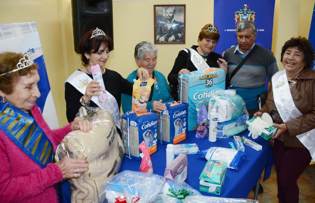 Imagen principal: El Municipio de Viña del Mar impulsa  campaña navideña para el adulto mayor en situación de vulnerabilidad