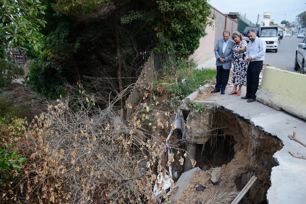Municipio de Viña del Mar  inicia trabajos de reparación de socavón de calle Bellavista en Reñaca