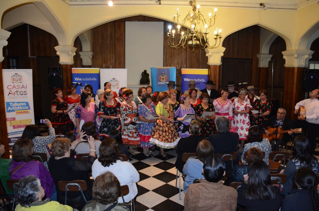 Imagen principal: 2° CD de villancicos navideños editado por la Casa de las Artes recibió alcaldes Virginia Reginato