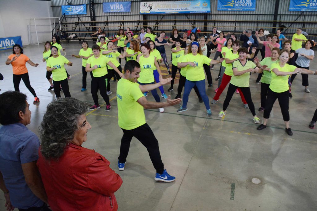 Imagen principal: Adultos Mayores de Viña del Mar se preparan para el verano con entretenidas clases de actividad física