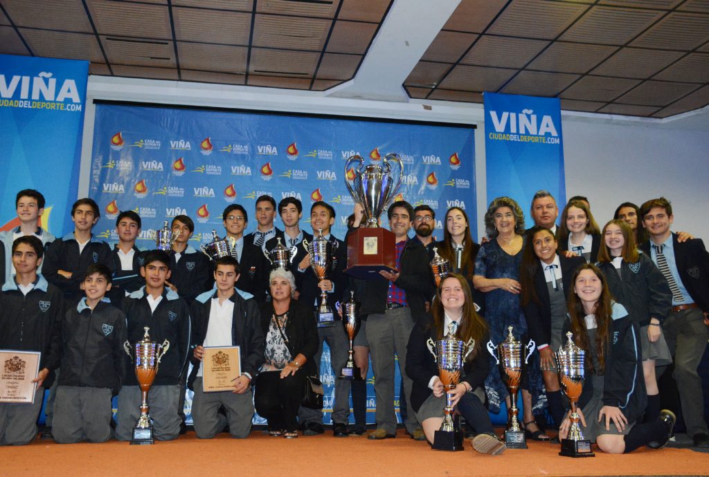 Imagen principal: Extinción de llama de la XII  Olimpiada escolar “Campeones para Viña”, encabezó alcaldesa Virginia Reginato