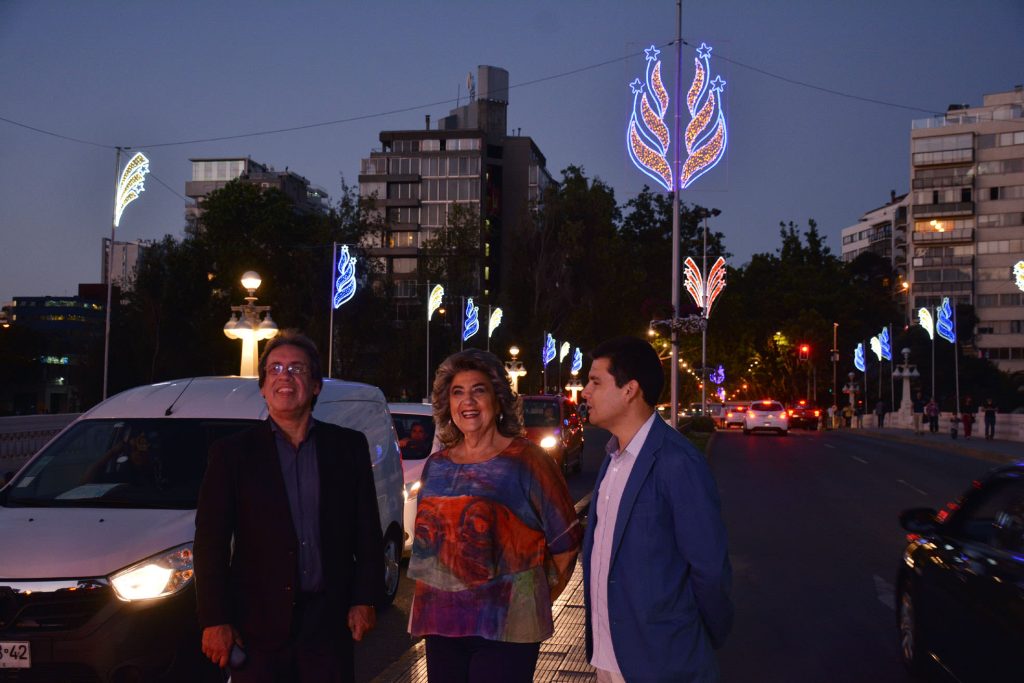 Imagen principal: Inicio de encendido de luces ornamentales de Viña del Mar encabezó alcaldesa Virginia Reginato