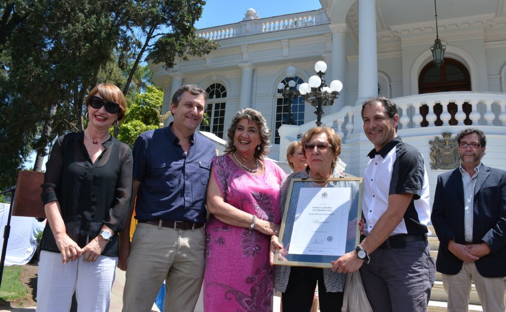 Imagen principal: Premios municipales de Turismo 2016 entregó alcaldesa Virginia Reginato