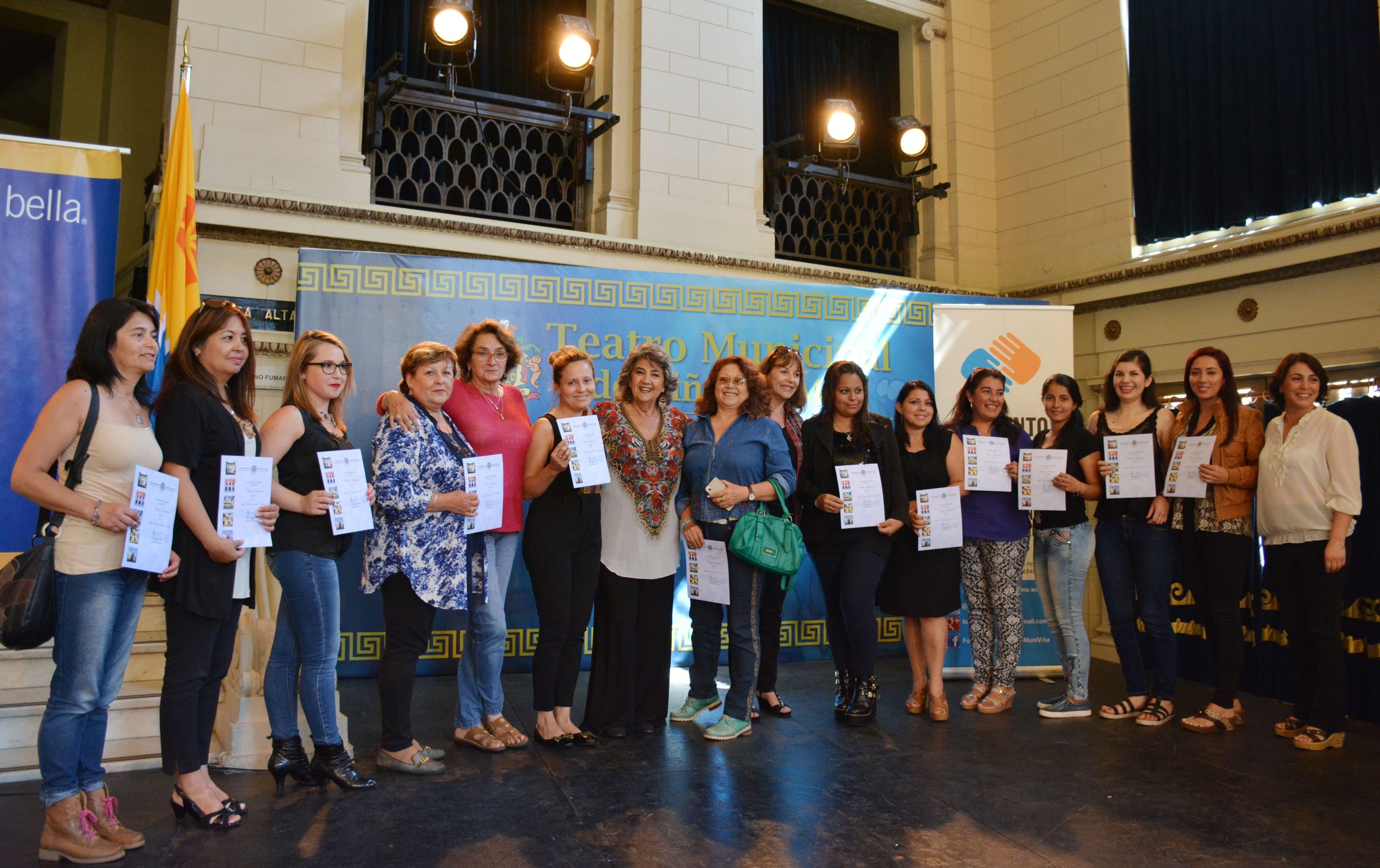 200  emprendedores viñamarinos recibieron certificaciones de capacitación de parte de alcaldesa Virginia  Reginato