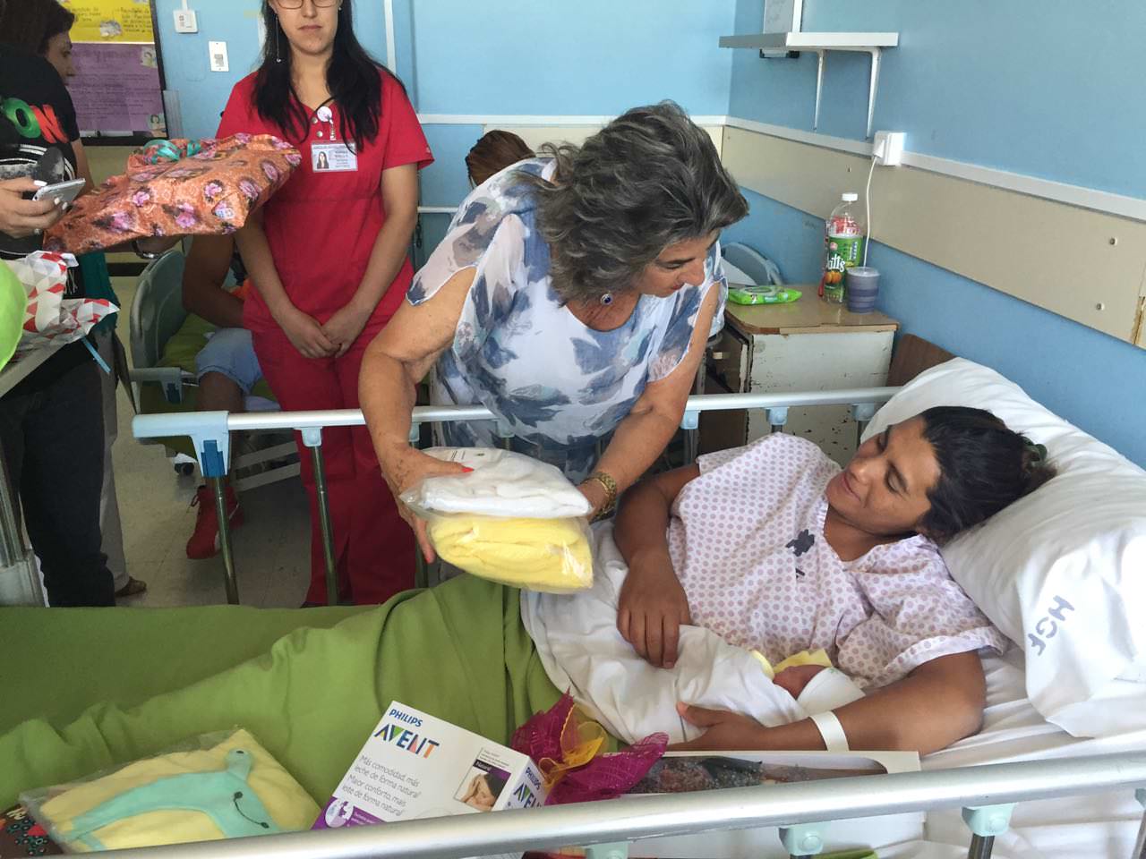 Primera guagua nacida en la región fue visitada por alcaldesa Virginia Reginato