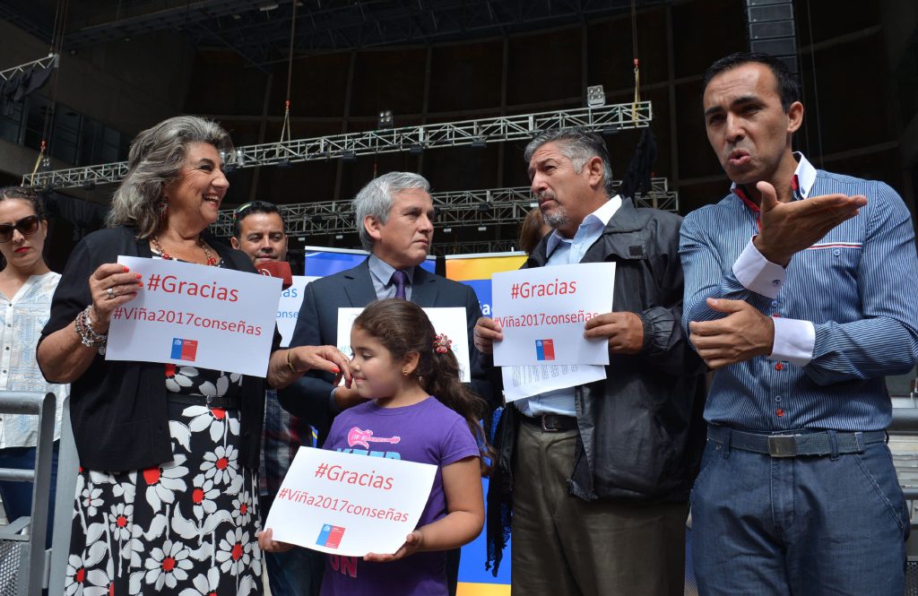 Imagen principal: Agradecen a alcaldesa Virginia Reginato por su apoyo de inclusión de lengua de señas  en Festival de Viña
