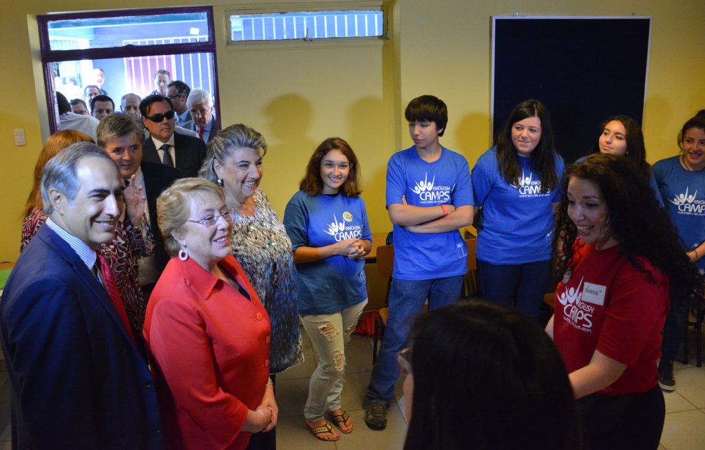Imagen principal: Presidenta Bachelet y alcaldesa Virginia Reginato dieron  inicio en Viña del Mar a los campamentos de inglés en verano 2017