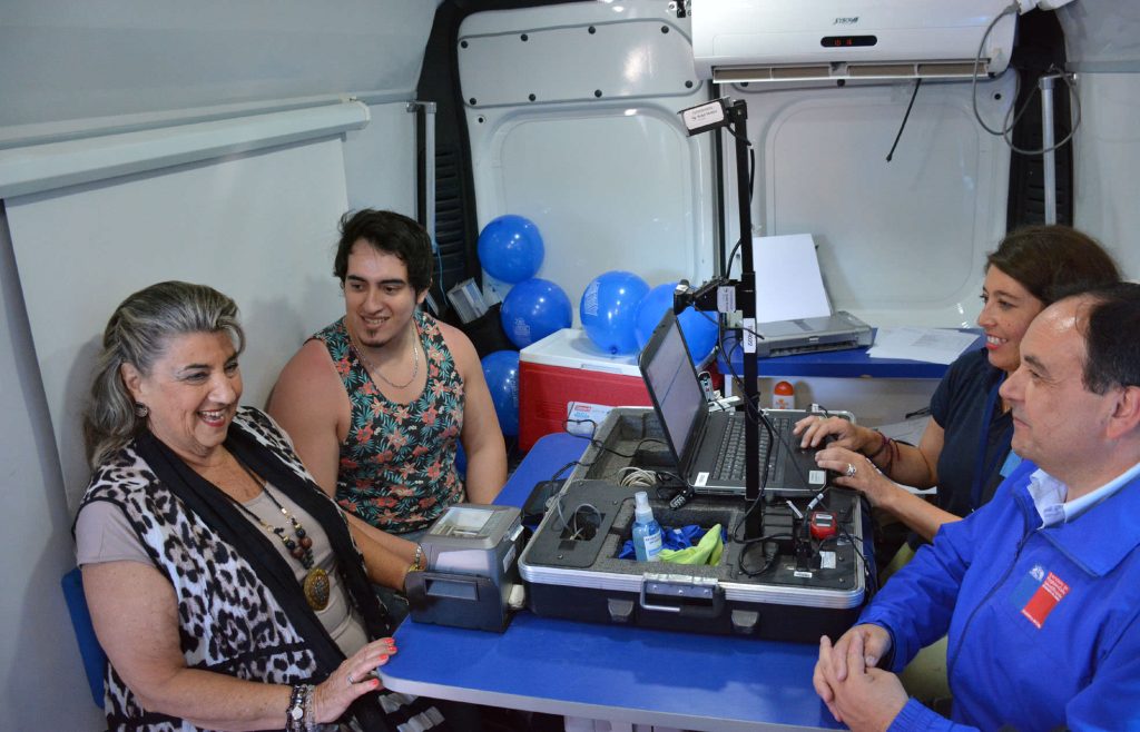 Imagen principal: Oficina Móvil del Registro Civil inició gira verano 2017 en Viña del Mar