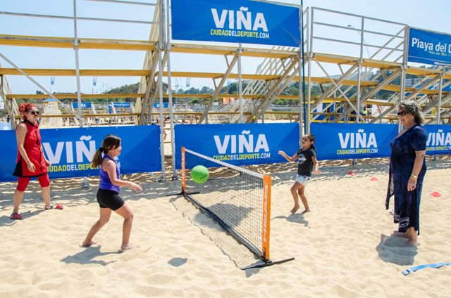 En Zona  Kids de  Playa del Deporte,  alcaldesa Virginia Reginato compartió actividades de los más pequeños