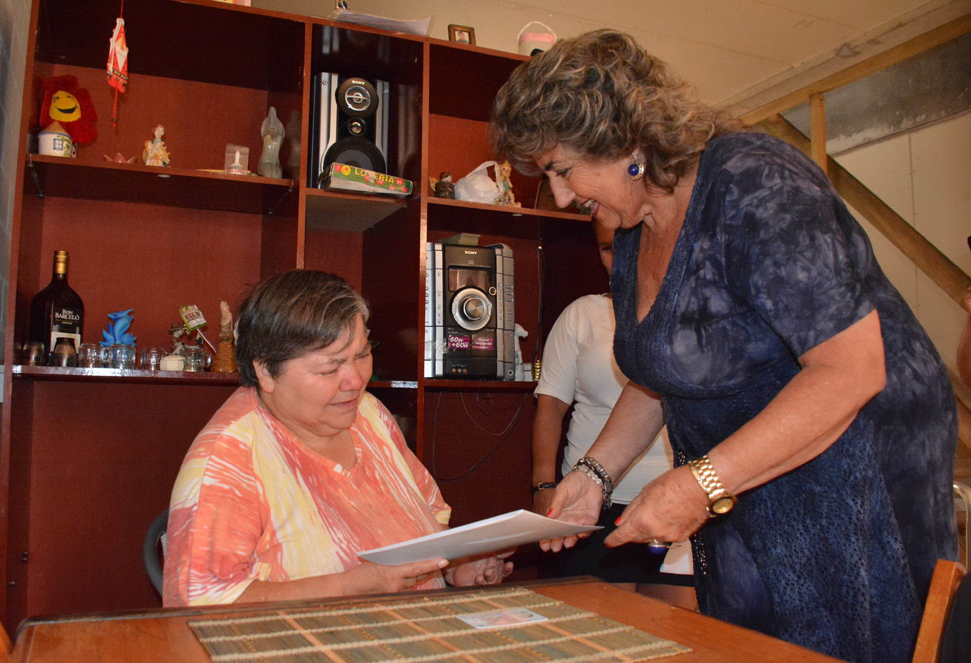 Vecinos de Comité “Alcanzando un Sueño” recibieron sus escrituras de parte de alcaldesa Virginia Reginato