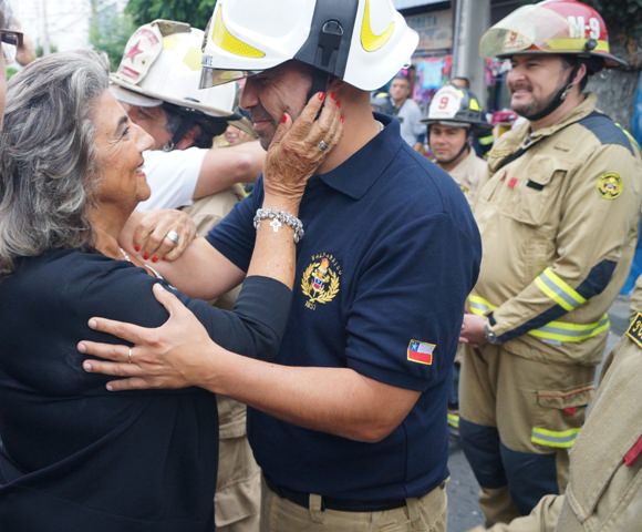 Fuerza Conjunta de bomberos que combatió incendios en el sur, fue recibida por alcaldesa Virginia Reginato autoridades regionales
