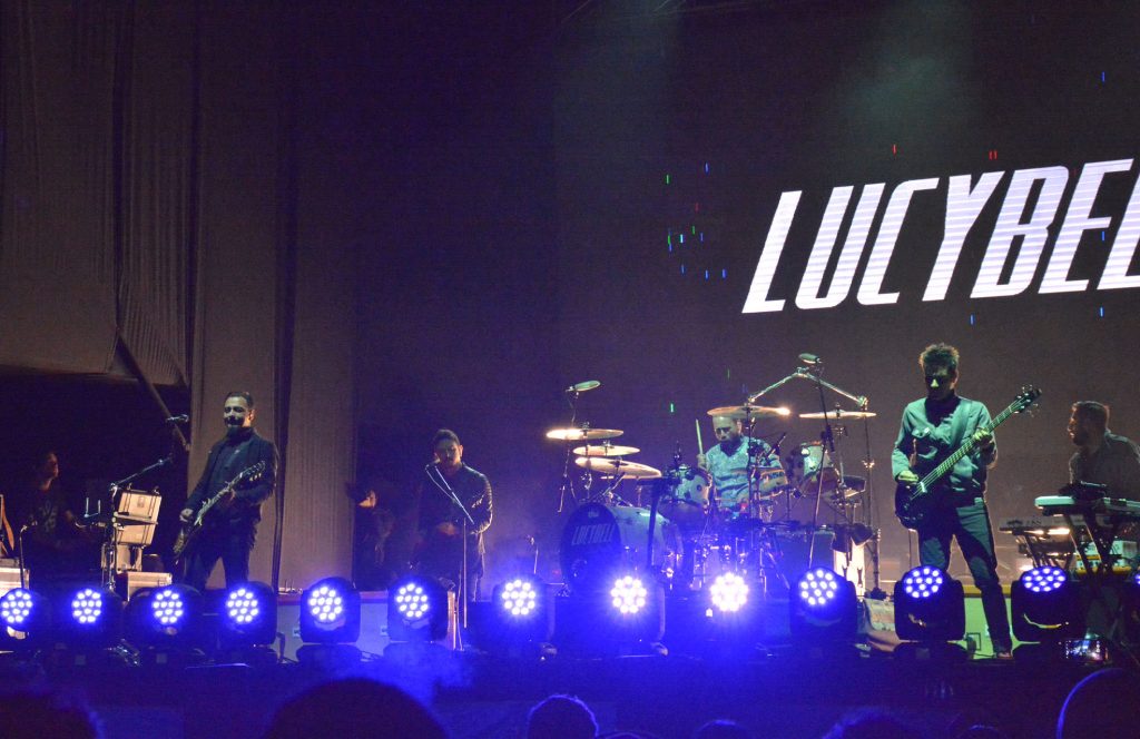 Imagen principal: Más de 5 mil personas celebraron el Día del amor con el rock de Lucybell en Viña del Mar
