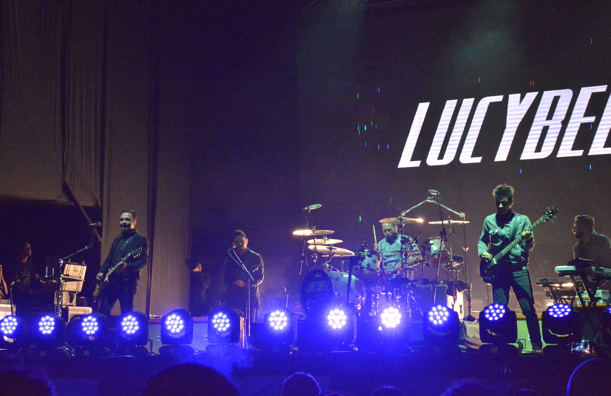 Más de 5 mil personas celebraron el Día del amor con el rock de Lucybell en Viña del Mar