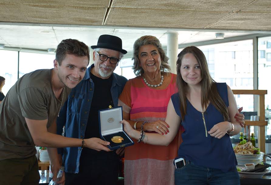 COMPETIDORES DE “VIÑA 2017” RECIBIERON RECONOCIMIENTOS DE LA SCD