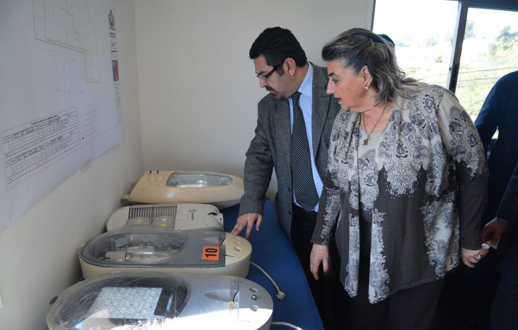 Imagen principal: VECINOS DE REÑACA ALTO SE BENEFICIARÁN CON MEJORAMIENTO DE ILUMINACIÓN PÚBLICA