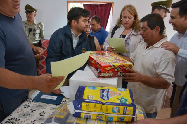 Municipio de Viña del Mar asiste a familias afectadas por incendio de ruta Las Palmas