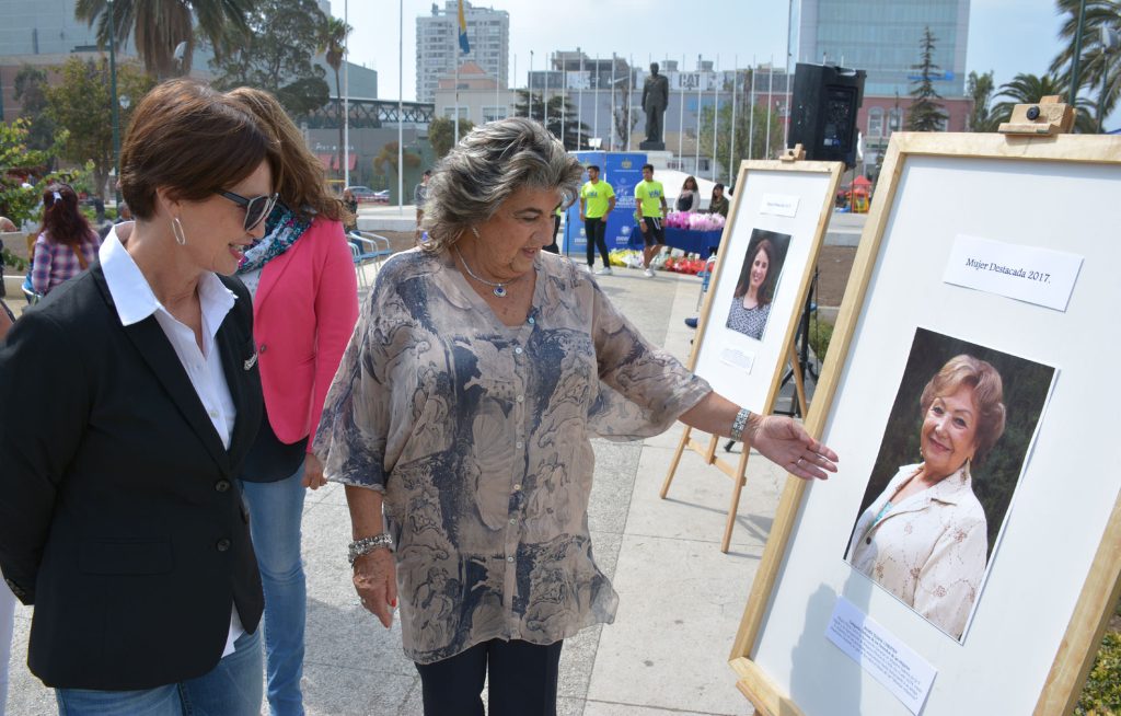 Imagen principal: Mujeres viñamarinas fueron homenajeadas por alcaldesa Virginia Reginato durante intervención  urbana