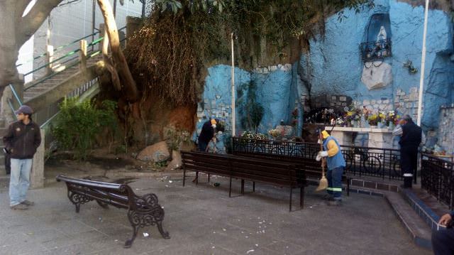 Municipio de Viña del Mar realizó operativo de limpieza en gruta Coraceros