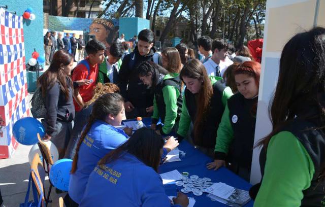 Estudiantes viñamarinos se preparan para el Censo 2017 en jornada especial