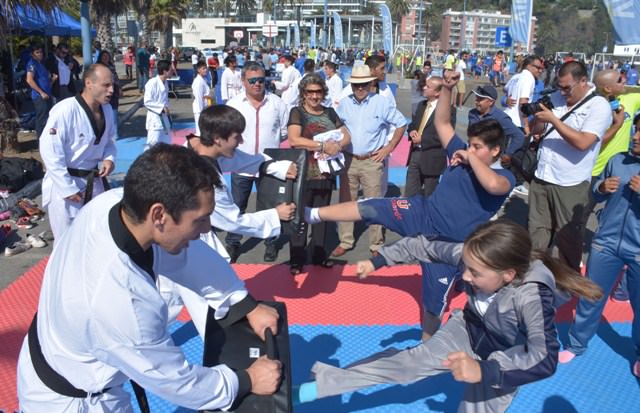 En masiva actividad física, alcaldesa Virginia Reginato presentó programas deportivos municipales 2017