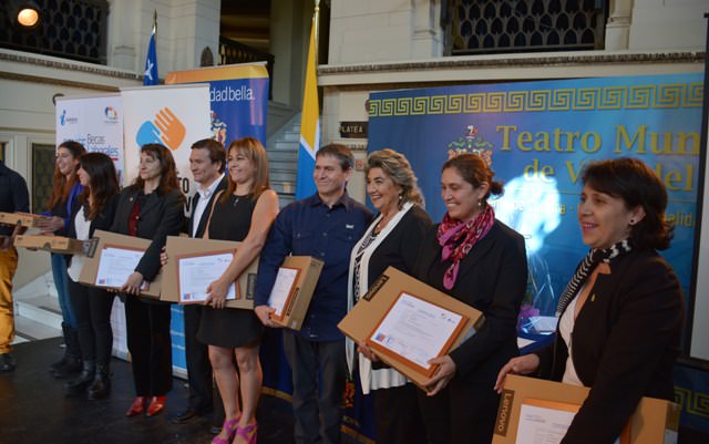 Viñamarinos se capacitaron en gestión microempresarial con curso de becas laborales