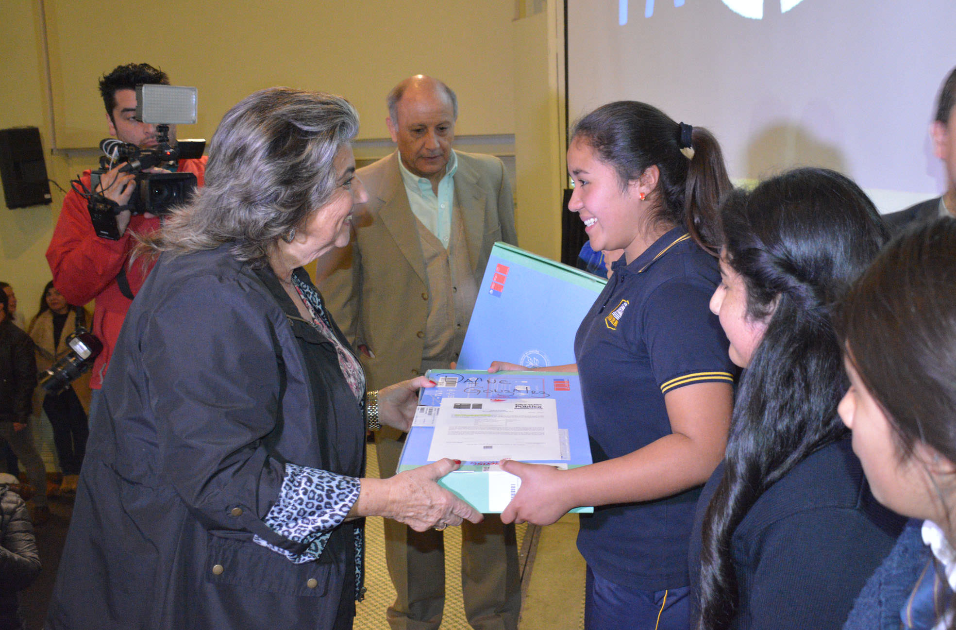 Más de mil estudiantes viñamarinos recibieron su PC de parte de alcaldesa Virginia Reginato y autoridades de Gobierno