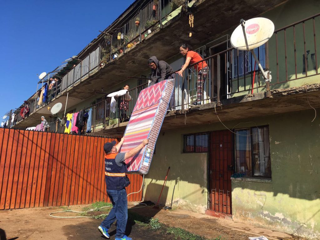 Imagen principal: Municipio de Viña del Mar brindó ayuda inmediata a afectados por incendio en Miraflores Alto