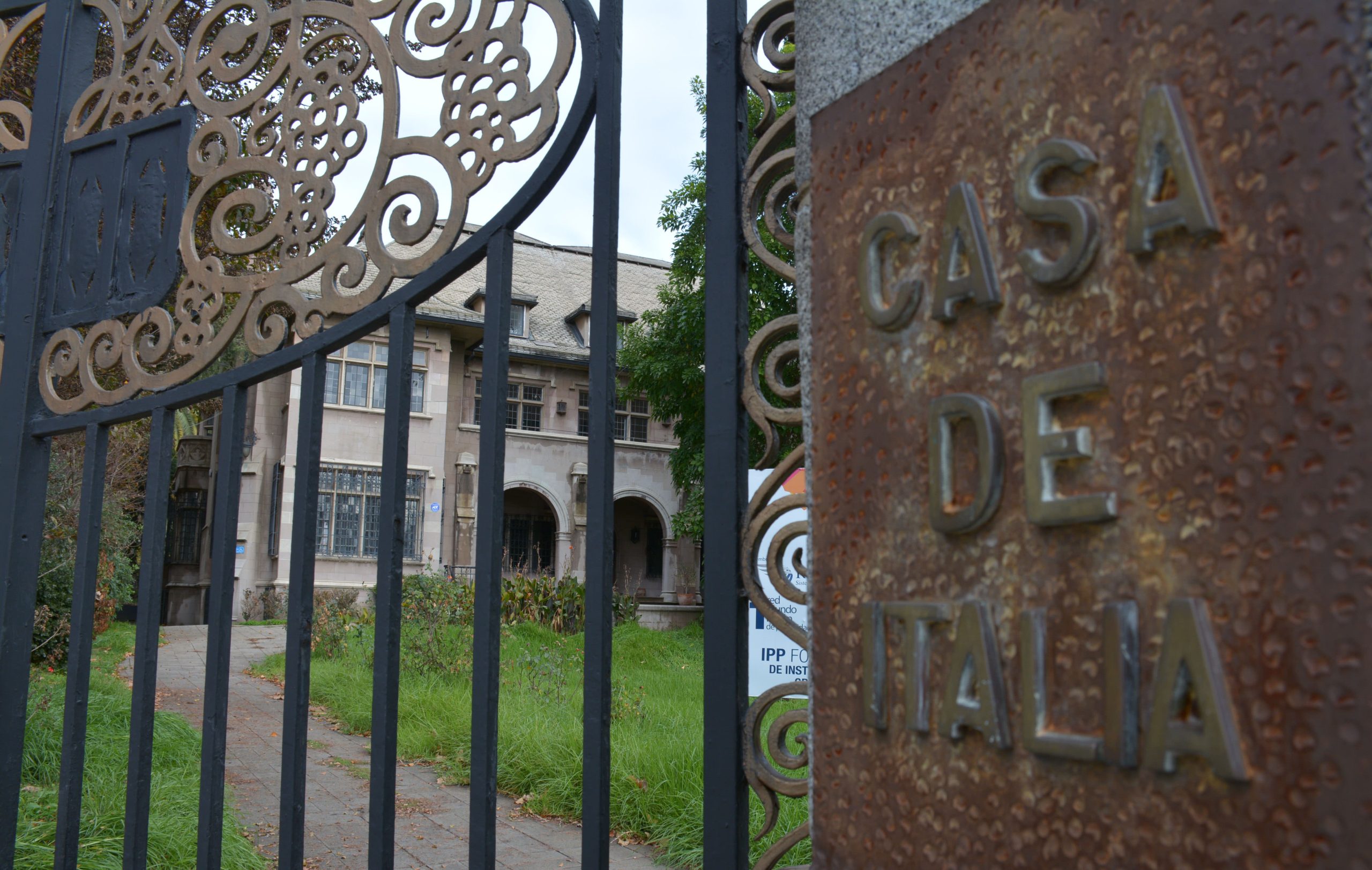 Alcaldesa Virginia Reginato enviará oficio a la Seremía MINVU para evitar demolición de Casa de Italia