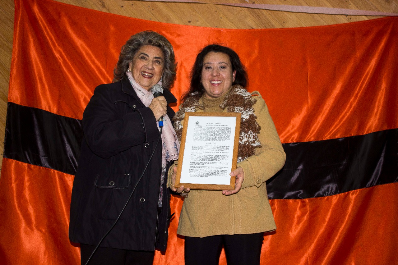 Comodato para su cancha de fútbol recibió CD Las Terrazas de parte de alcaldesa Virginia Reginato