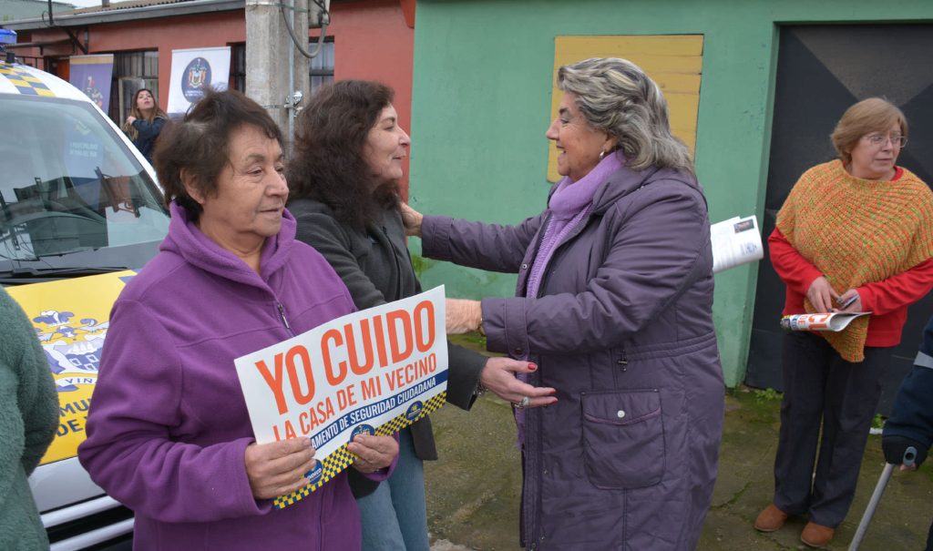 Imagen principal: Vecinos de Achupallas se comprometen con la  prevención del delito, gracias a programa de la Municipalidad de  Viña del Mar