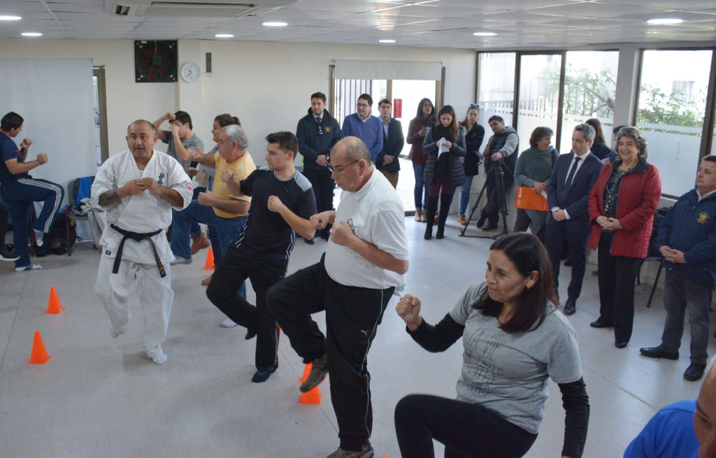 Imagen principal: Municipio de Viña del Mar capacita a vecinos en defensa personal  para contribuir a la seguridad