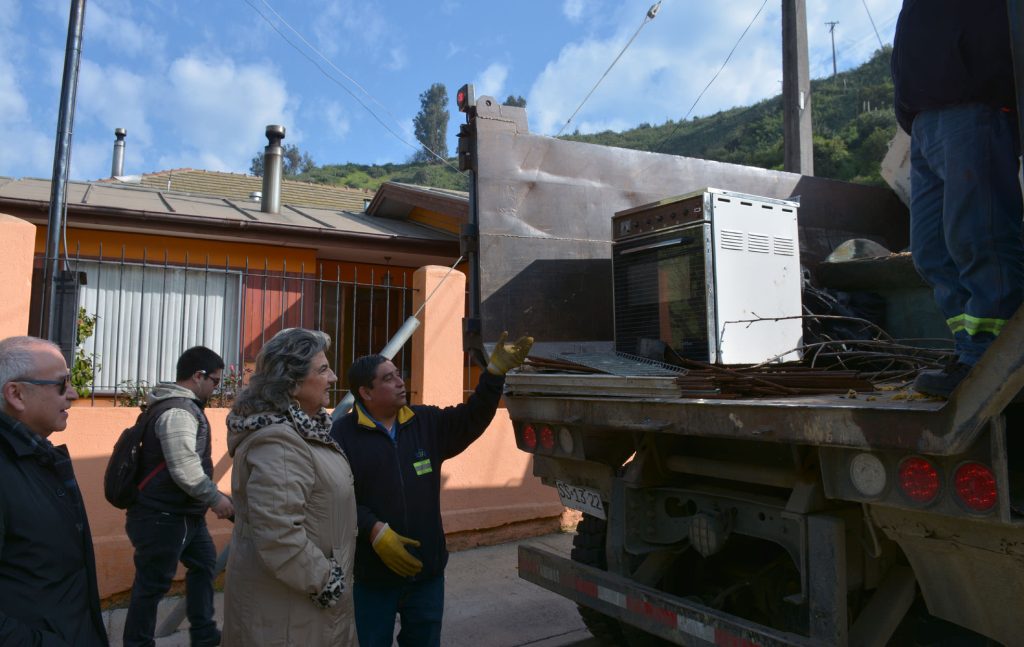 Imagen principal: Municipio de Viña del Mar refuerza plan de retiro de desechos voluminosos a domicilio