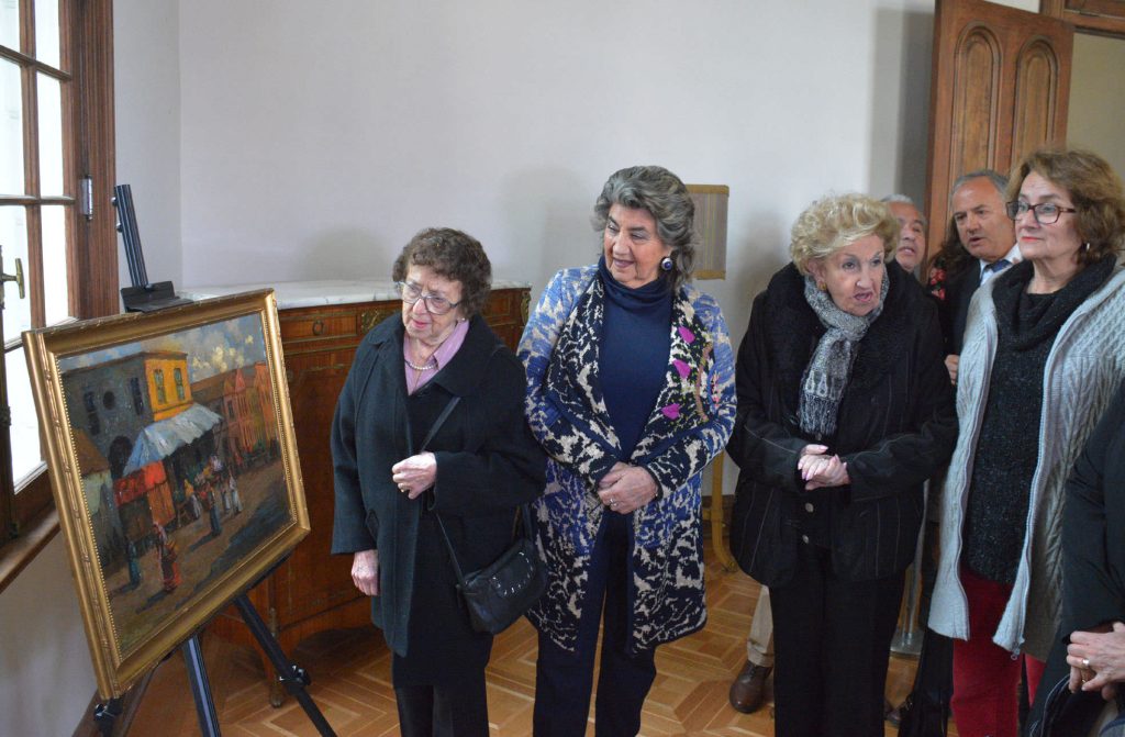 Imagen principal: Municipio de Viña del Mar recibe donación de valiosos y antiguos objetos para exhibición en sus museos