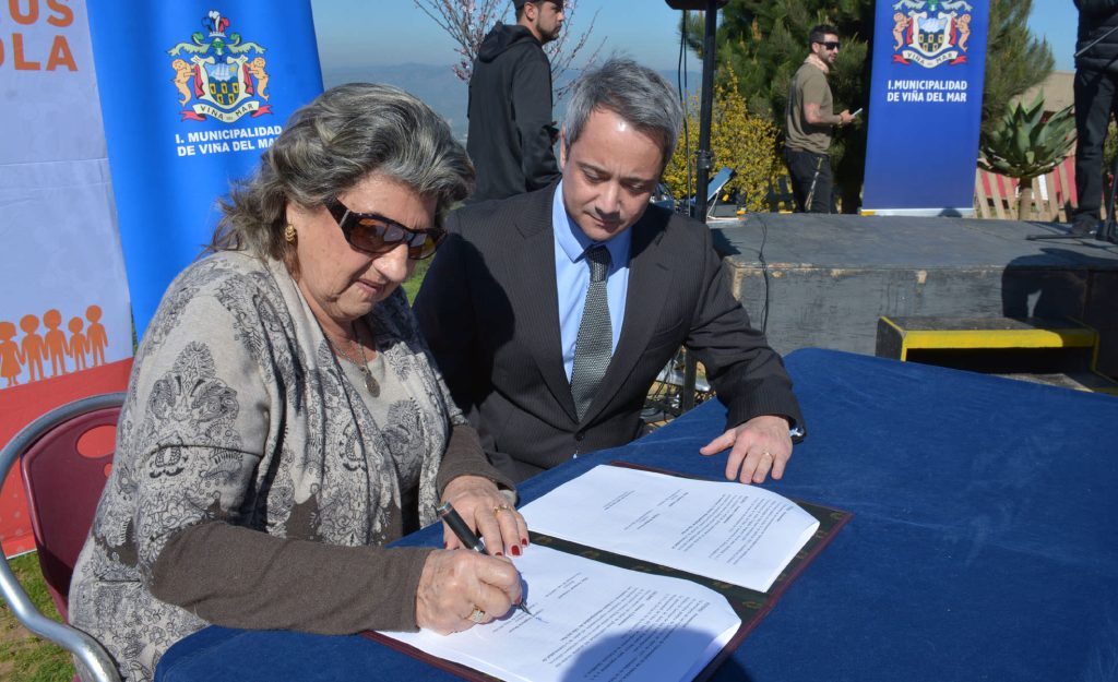 Imagen principal: Municipio de Viña del Mar y UDLA  firman nuevo convenio para apoyar en operativos sociales 2017