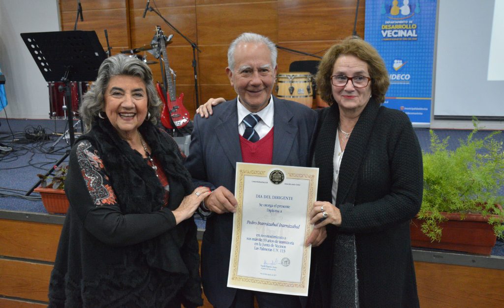 Imagen principal: Municipio de Viña del Mar reconoció a dirigentes por su dilatada trayectoria