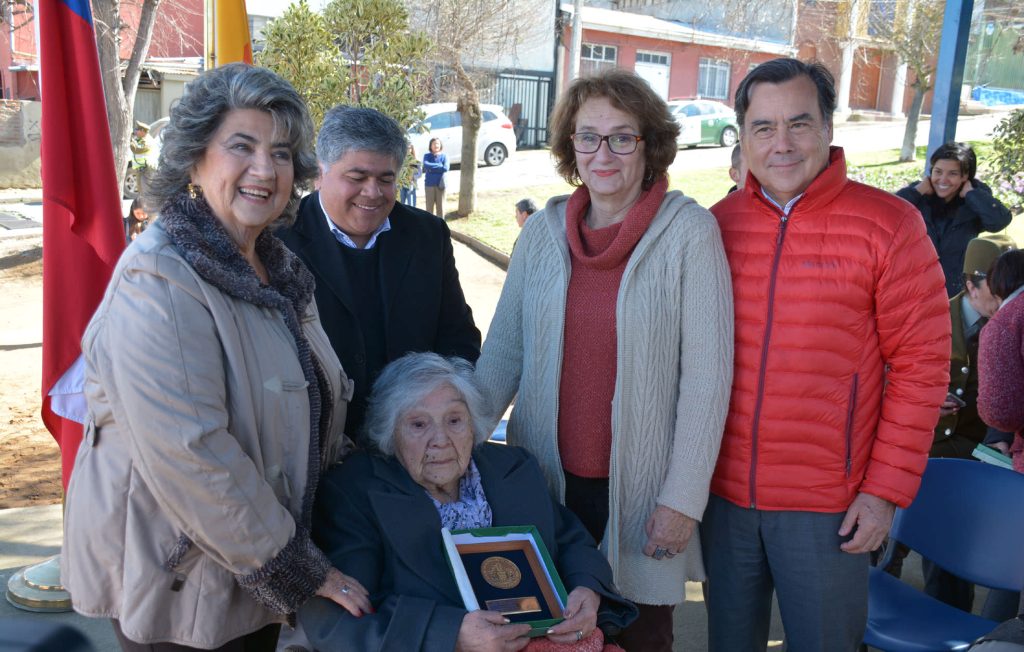 Imagen principal: Santa Inés celebró 108 años con reconocimiento a  vecinos y desfile encabezado por  alcaldesa Virginia Reginato