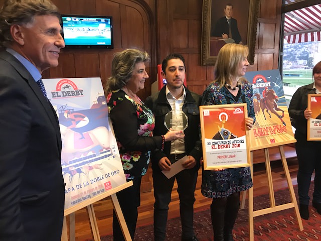 Al ganador del creador de afiche  El Derby 2018 premió alcaldesa Virginia Reginato